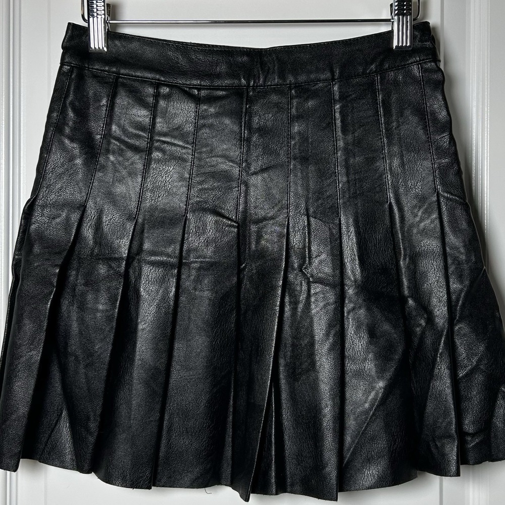 Signatures Black Faux Leather Pleated Mini Skirt Mob Wife Grunge Edgy Y2K Style